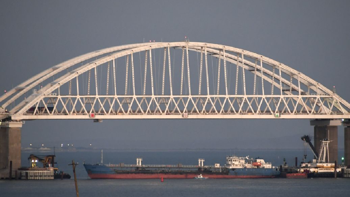 На Кримському мосту поступово відновлюють автомобільний рух – Генштаб ЗСУ 